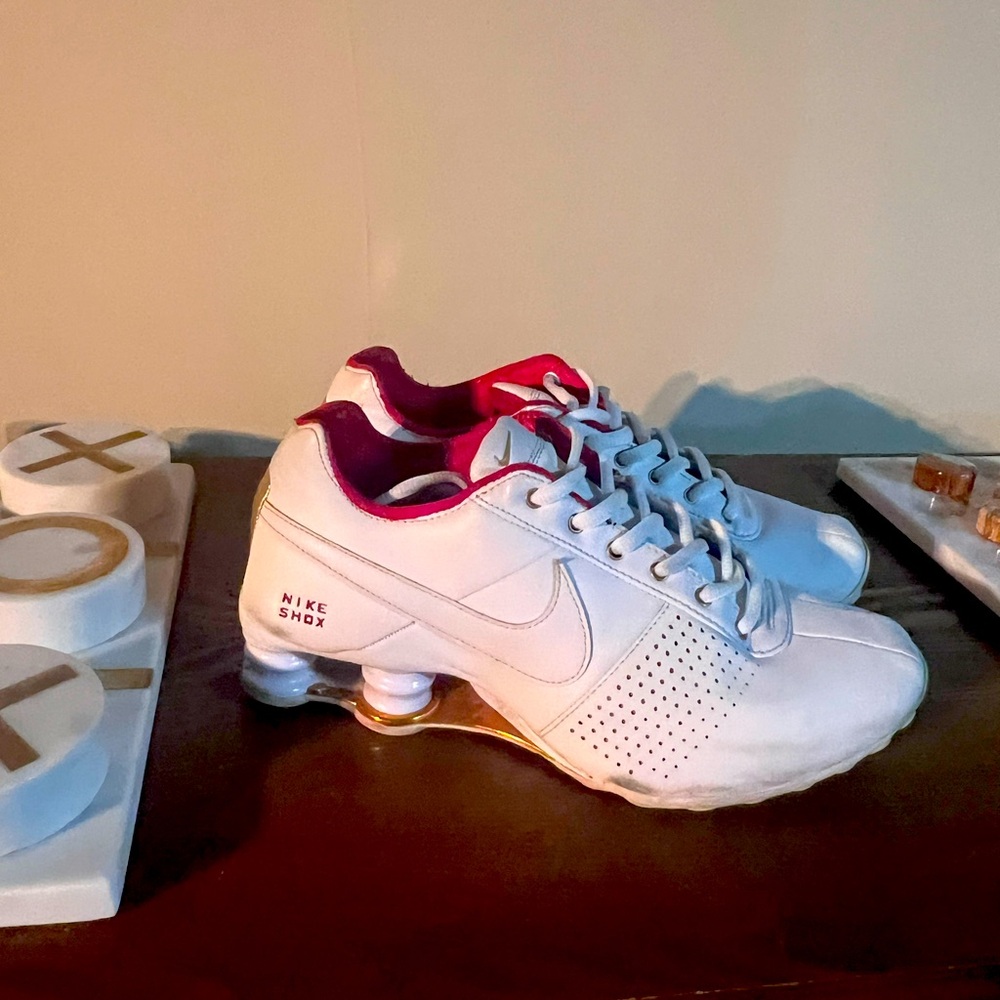 Women’s Nike Shoxs Size 7